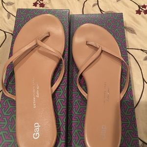 Gap Leather Flip flops
